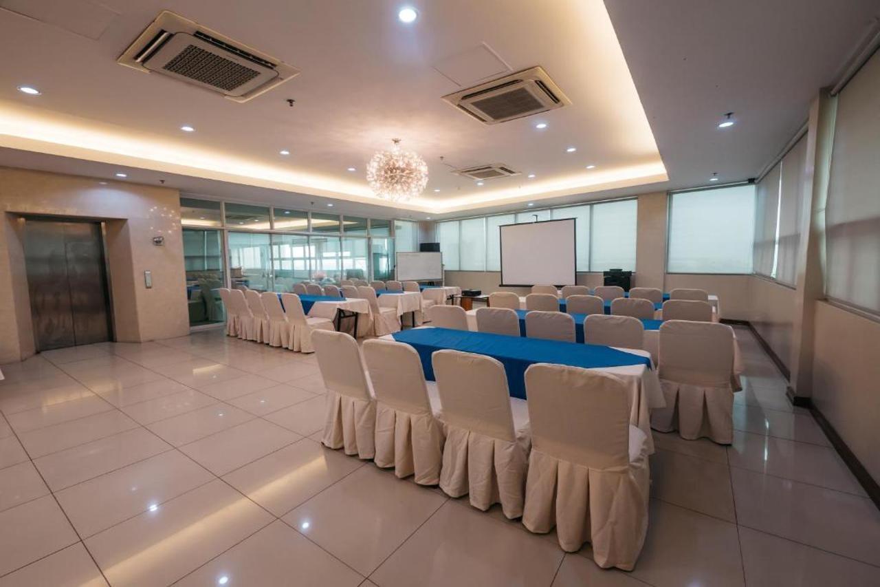 The Well Hotel Cebu Buitenkant foto